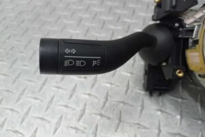 Изображение товара 189601 - 00189601 pereklyuchatel podrulevoj (strekoza) Toyota Matrix 2