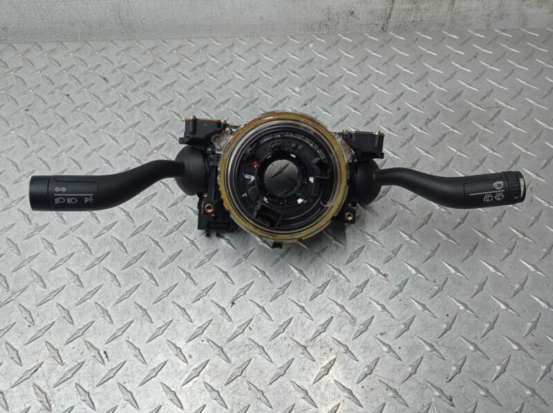 Изображение товара 189601 - 00189601 pereklyuchatel podrulevoj (strekoza) Toyota Matrix