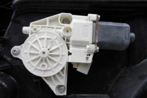 Изображение товара 194573 - 00194573 steklopodemnik perednij levyj Ford Mondeo 2