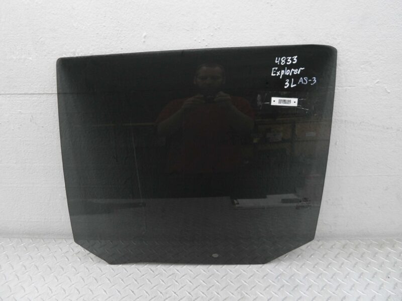 Изображение товара 198937 - 00198937 steklo dveri zadnej levoj Skoda Yeti