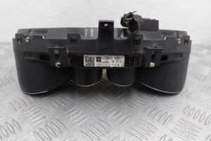 Изображение товара 230298 - 00230298 schitok priborov BMW M4 1