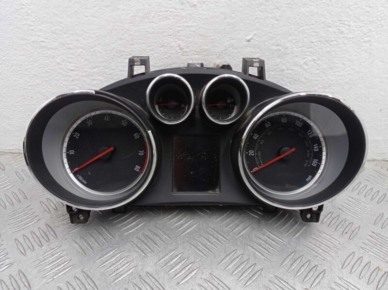 Изображение товара 230298 - 00230298 schitok priborov BMW M4