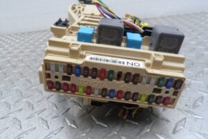 Изображение товара 20121329 - 020121329 blok predokhranitelej Subaru Tribeca 1