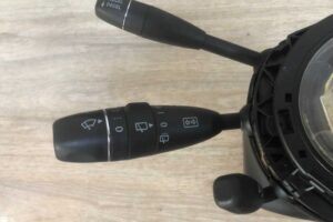 Изображение товара 103128 - 00103128 pereklyuchatel podrulevoj (strekoza) Ford Transit 1