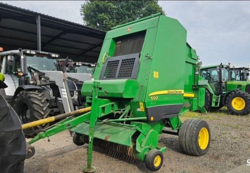 Пресс-подборщик John Deere 592