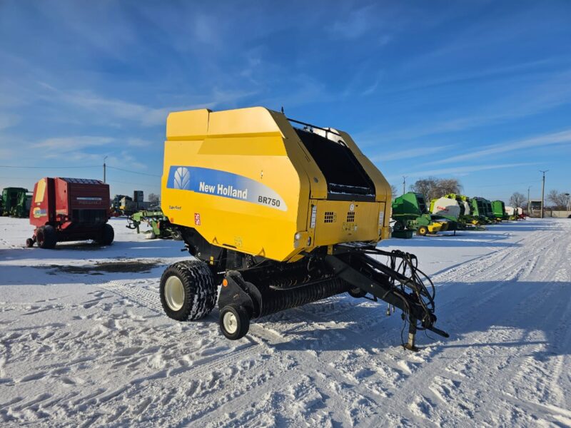 New Holland BR750