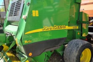 Рулонный пресс-подборщик John Deere 582