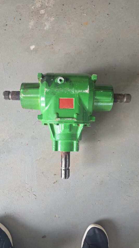 Редуктор John Deere 13350300