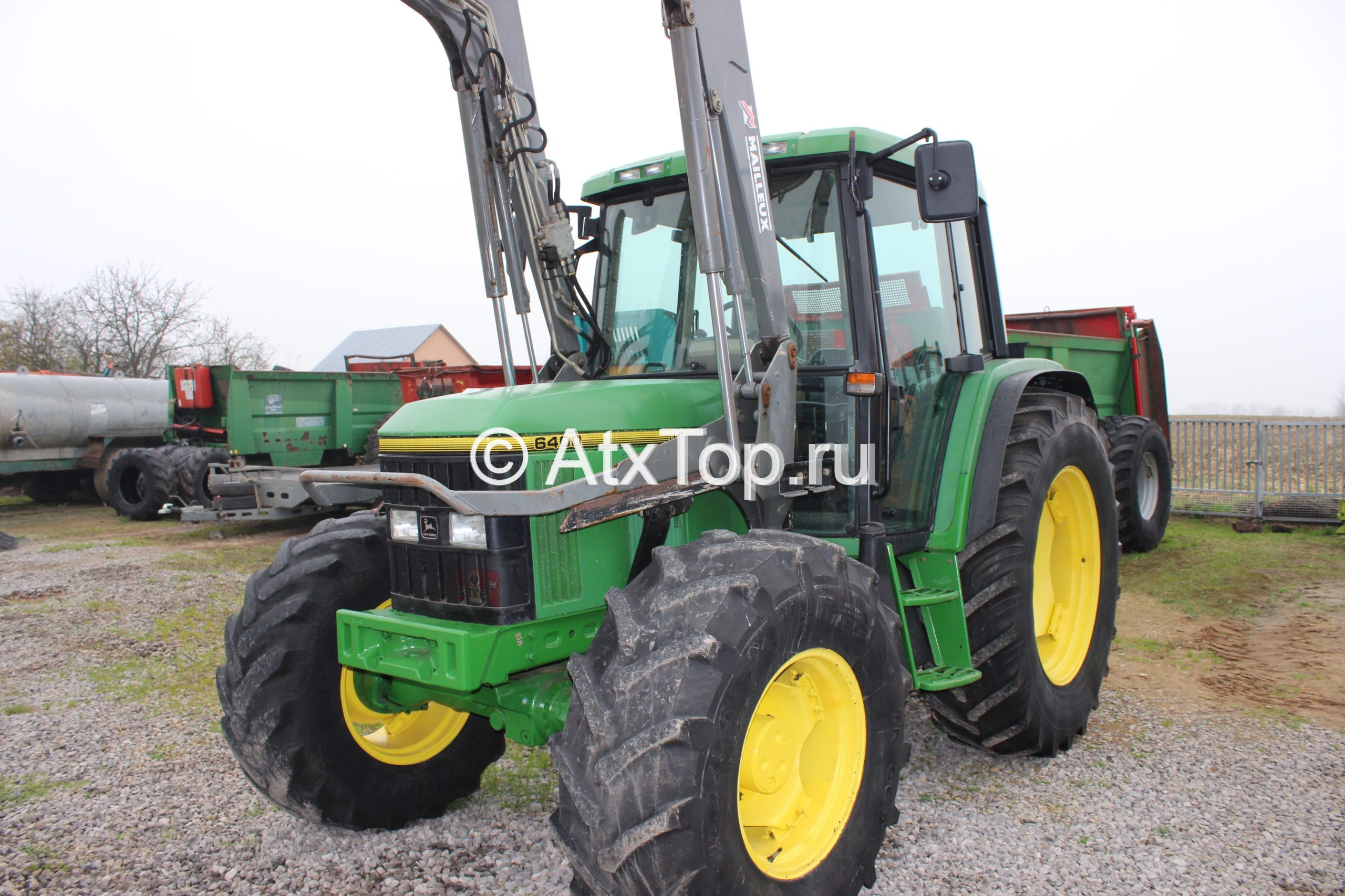 Трактор John Deere 6400