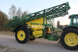 opryskivatel-john-deere-832-14
