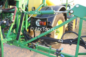 opryskivatel-john-deere-832-3