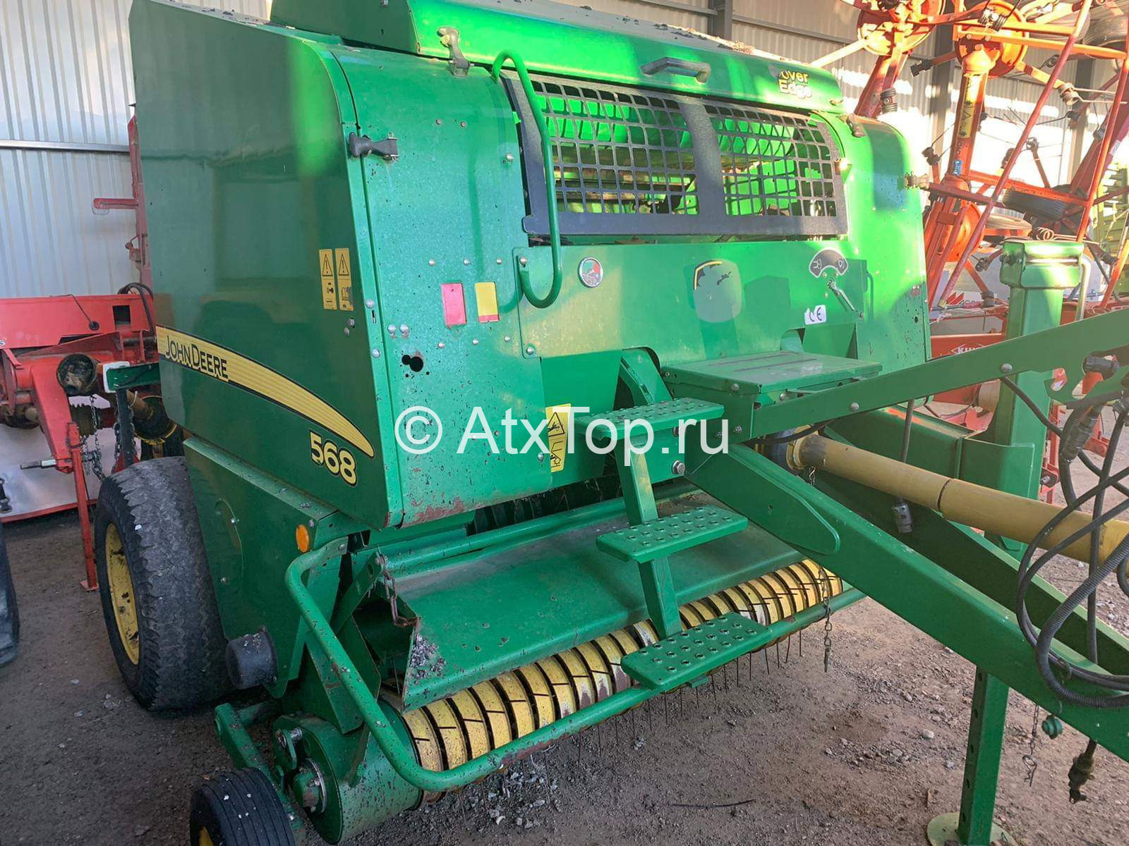 john-deere-568-2