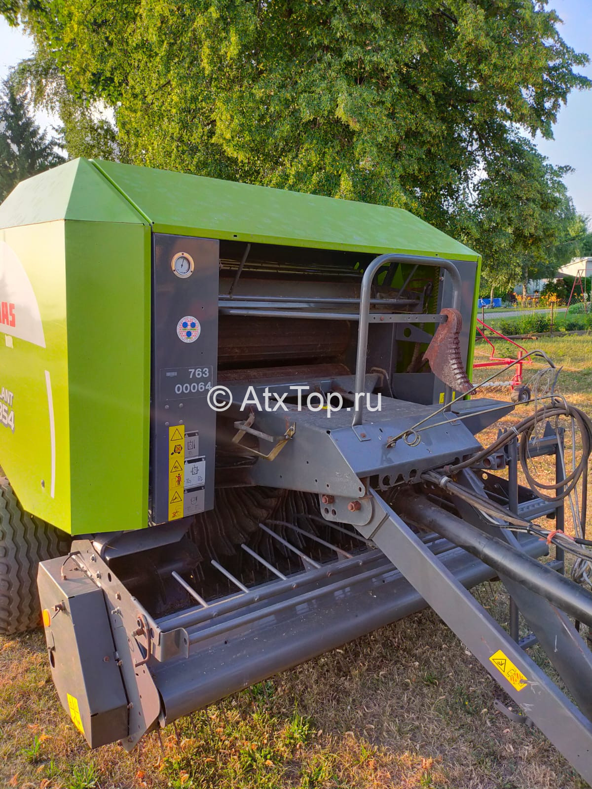 claas-rollant-354-1