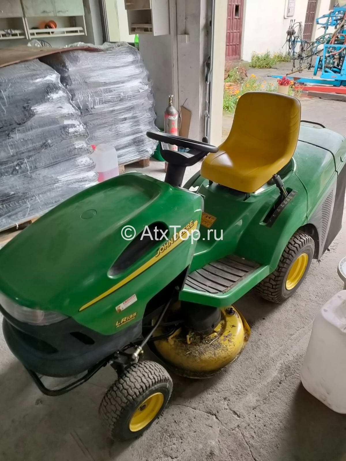 traktor-gazonokosilka-john-deere-lr-135-2