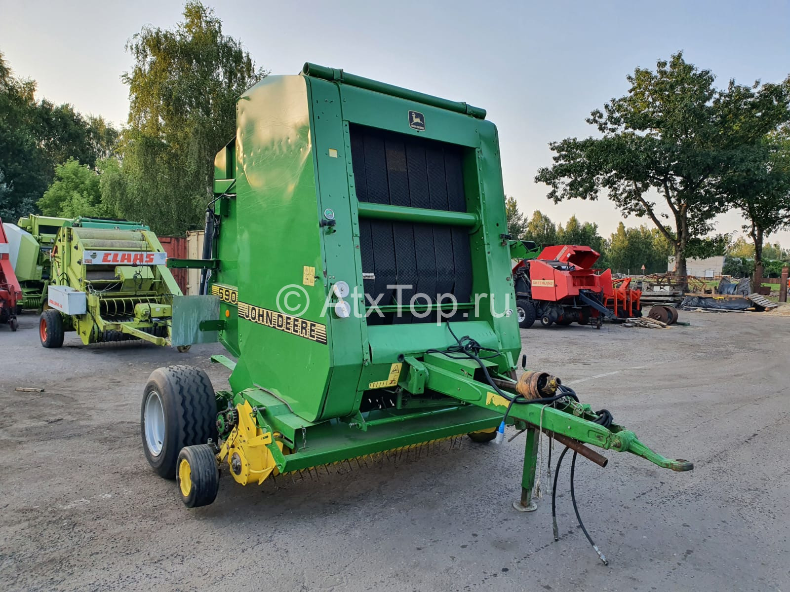 Пресс-подборщик John Deere 590