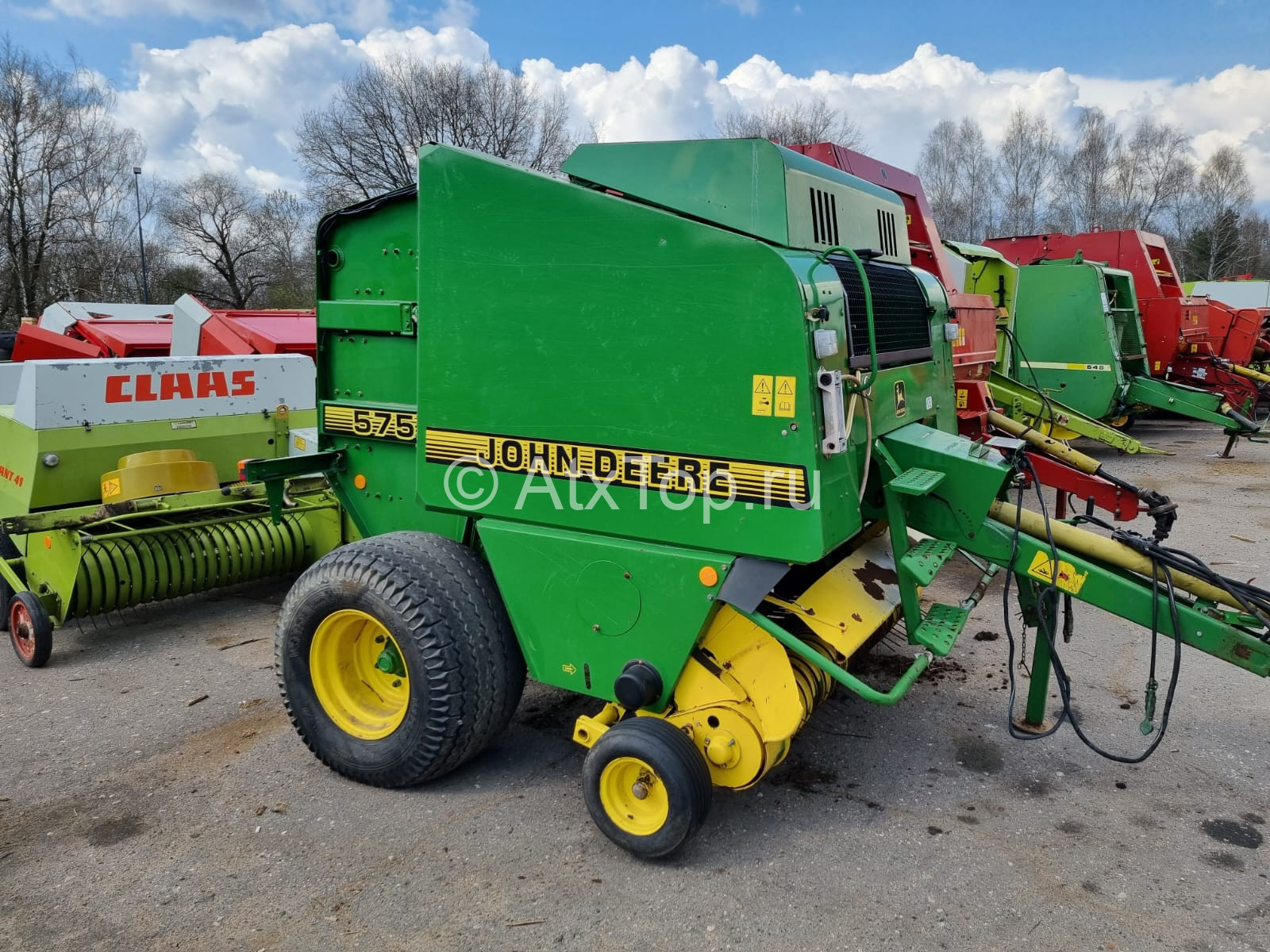 Пресс-подборщик John Deere 575