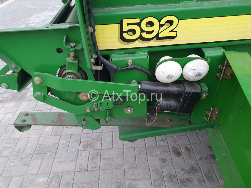 John Deere 592