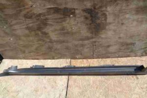 Изображение товара 77 - 00000077 porog plastikovyj pravyj Subaru Legacy 1