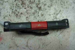 Изображение товара 649 - 00000649 knopka avarijnoj signalizatsii Audi A8