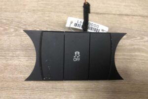 Изображение товара 4091 - 00004091 knopka salona Toyota Corolla Verso