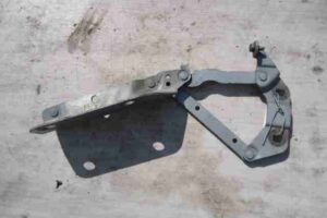 Изображение товара 7229 - 00007229 petlya kapota levaya Audi A8