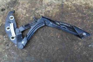 Изображение товара 16120 - 00016120 petlya kapota Toyota Carina E