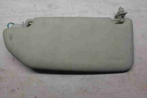 Изображение товара 18494 - 00018494 kozyrek solntsezaschitnyj Volvo XC70 2