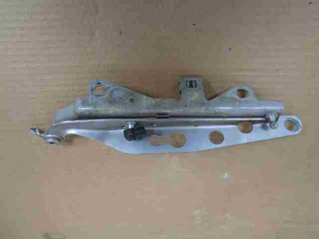 Изображение товара 18990 - 00018990 petlya kapota pravaya Volvo XC70