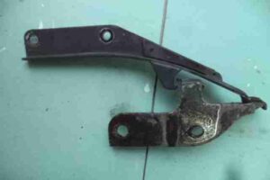 Изображение товара 25009 - 00025009 petlya kapota Renault Sandero 1