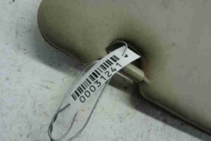 Изображение товара 31241 - 00031241 kozyrek solntsezaschitnyj Audi TT 1