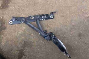 Изображение товара 31303 - 00031303 petlya kryshki bagazhnika Volvo 440