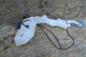 Изображение товара 40943 - 00040943 bachok omyvatelya Renault Sandero 2