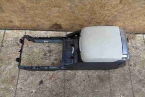 Изображение товара 42621 - 00042621 podlokotnik Audi Q7 1