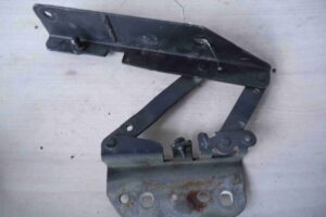 Изображение товара 72159 - 00072159 petlya kapota pravaya Chrysler Cirrus 2