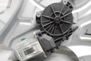 Изображение товара 87079 - 00087079 steklopodemnik perednij pravyj Mercedes CLA