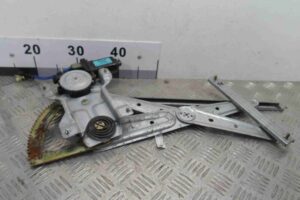 Изображение товара 93345 - 00093345 steklopodemnik perednij pravyj Audi 80