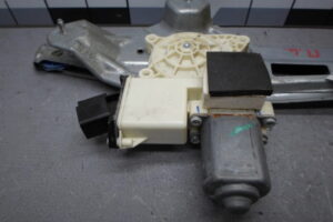 Изображение товара 94737 - 00094737 steklopodemnik zadnij levyj Skoda Yeti