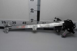 Изображение товара 95593 - 00095593 steklopodemnik perednij pravyj Renault Sandero