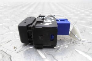 Изображение товара 102239 - 00102239 knopka salona Toyota Hiace 2