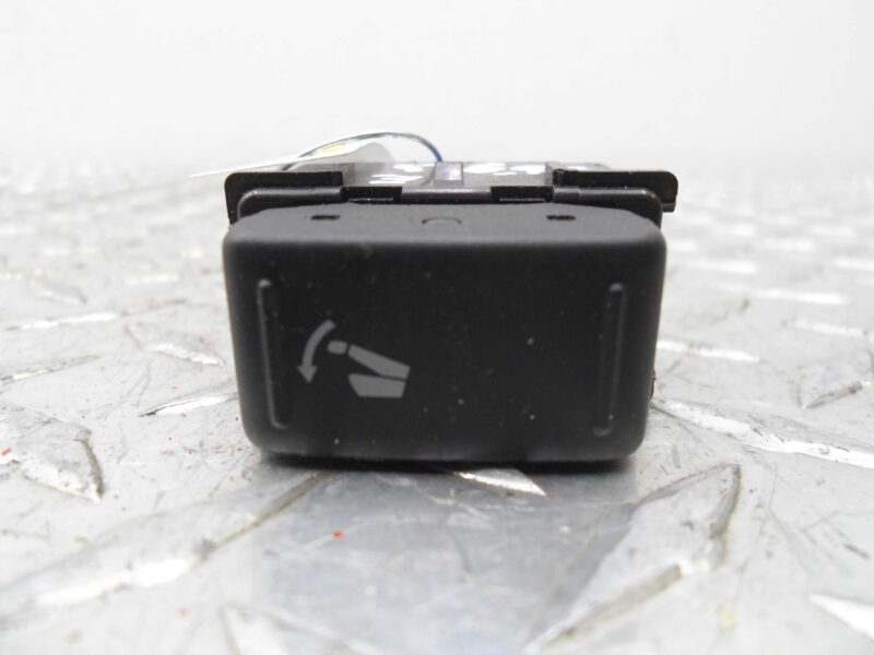 Изображение товара 102239 - 00102239 knopka salona Toyota Hiace