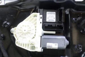 Изображение товара 116695 - 00116695 steklopodemnik perednij pravyj Volvo S40 1