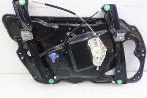 Изображение товара 137135 - 00137135 steklopodemnik perednij pravyj Volvo S40