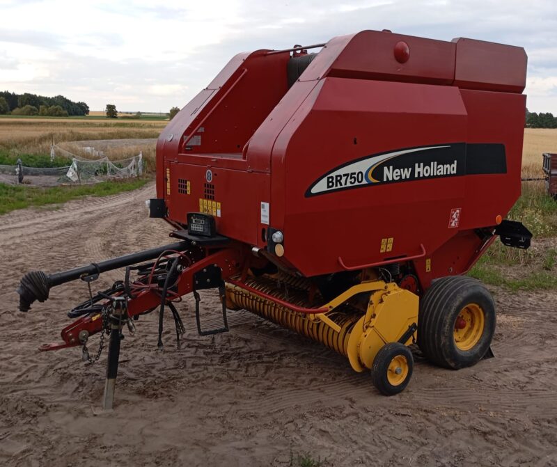 New Holland BR 750